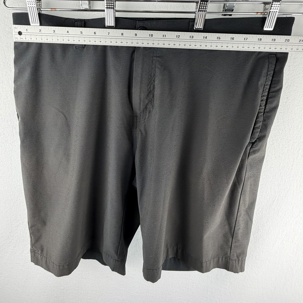 Travis Mathew Shorts Mens Sz 40 Gray Performance Stretch Golf Chinos 10" Inseam - Picture 8 of 11